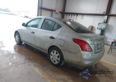 2013 Nissan Versa 1.6 S z USA, uszkodzony, nr VIN 3N1CN7AP8DL876801